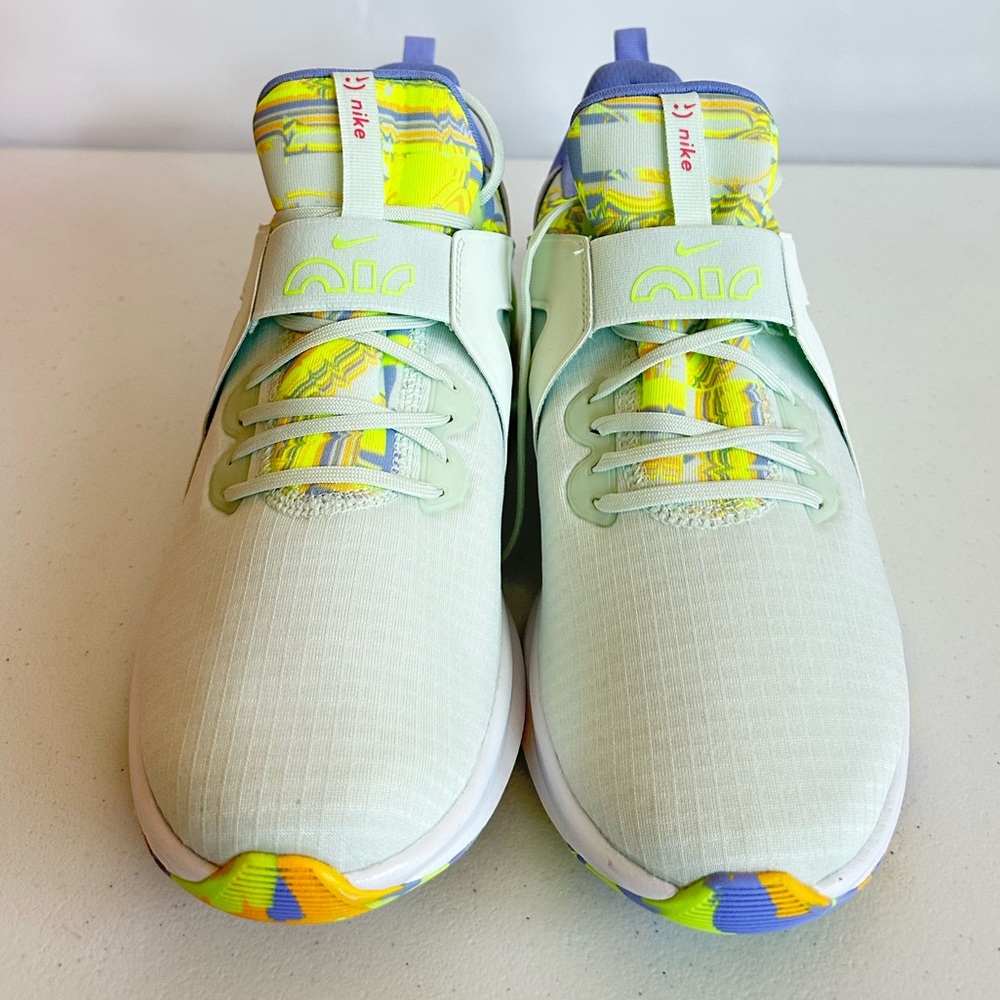 NWT.   Women's Nike Air Max Bella TR 5 Size 11 - Picture 3 of 12